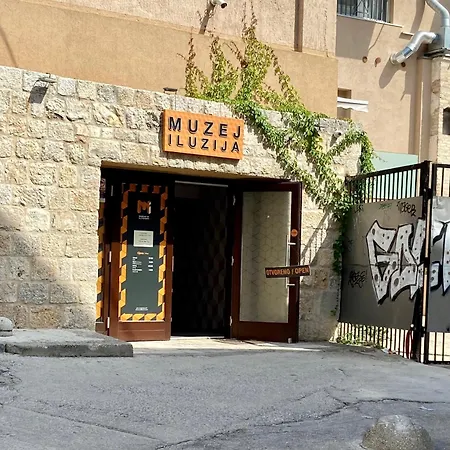 Apartment Art Heritage *